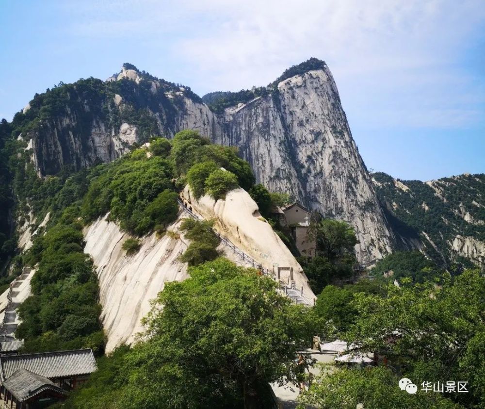 【清明节最全旅游攻略】探索华山云雨中的奇观景象