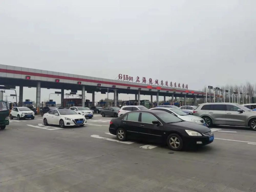g15沈海高速南通方向:s6沪翔高速立交至朱桥,车辆缓行12公里.