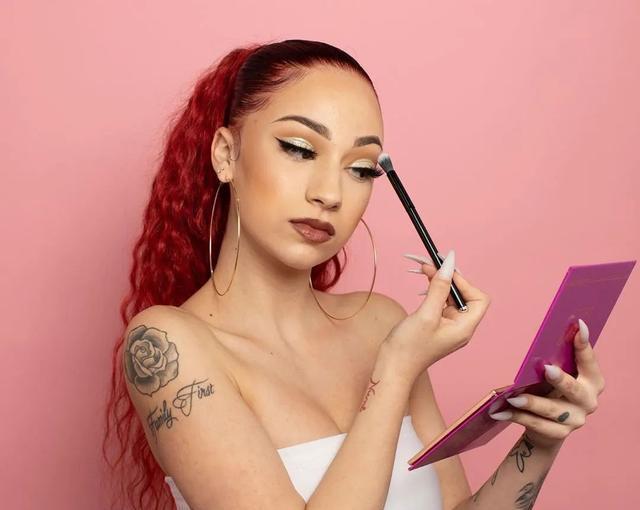 嘻哈女歌手bhad bhabie 自称六小时赚了103万美元