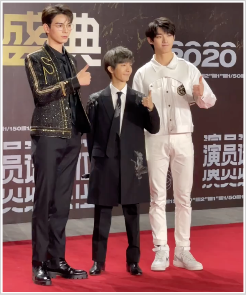 郭敬明风衣_郭敬明穿风衣(2)