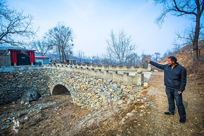石家庄有一座"爱情桥",一位村民用5年实现了自己的承诺,感动