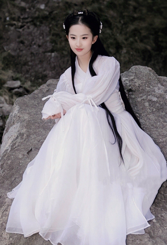 刘亦菲最新古装照路透,粉色长裙仙气飘飘,仿佛看到19年前的王语嫣!