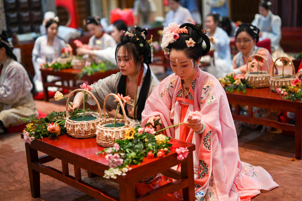 穿汉服花朝节来西安汉城湖赴一场春的盛宴