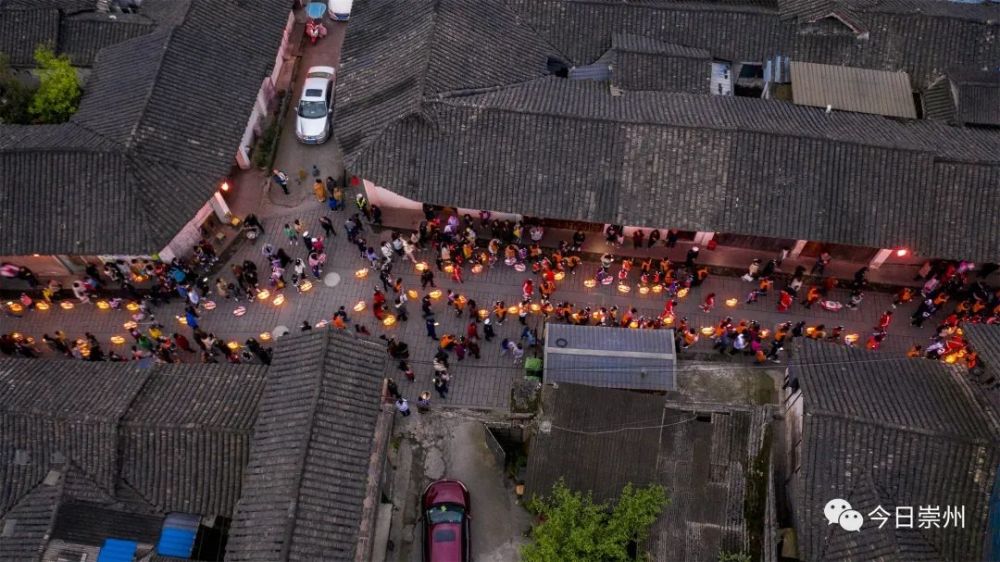 兔灯巡游,红歌快闪…夜晚的元通古镇超燃!