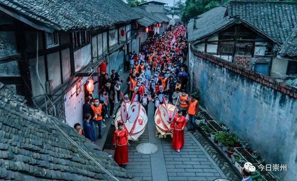 兔灯巡游,红歌快闪…夜晚的元通古镇超燃!