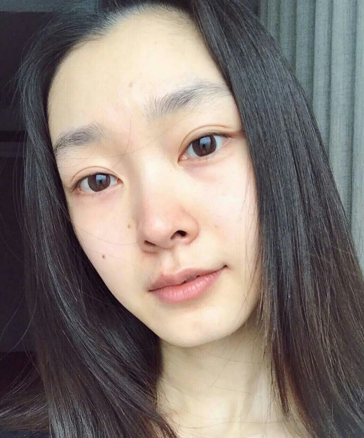 明星素颜暴露真实颜值虞书欣可爱杨幂干净清新景甜皮肤吹弹可破