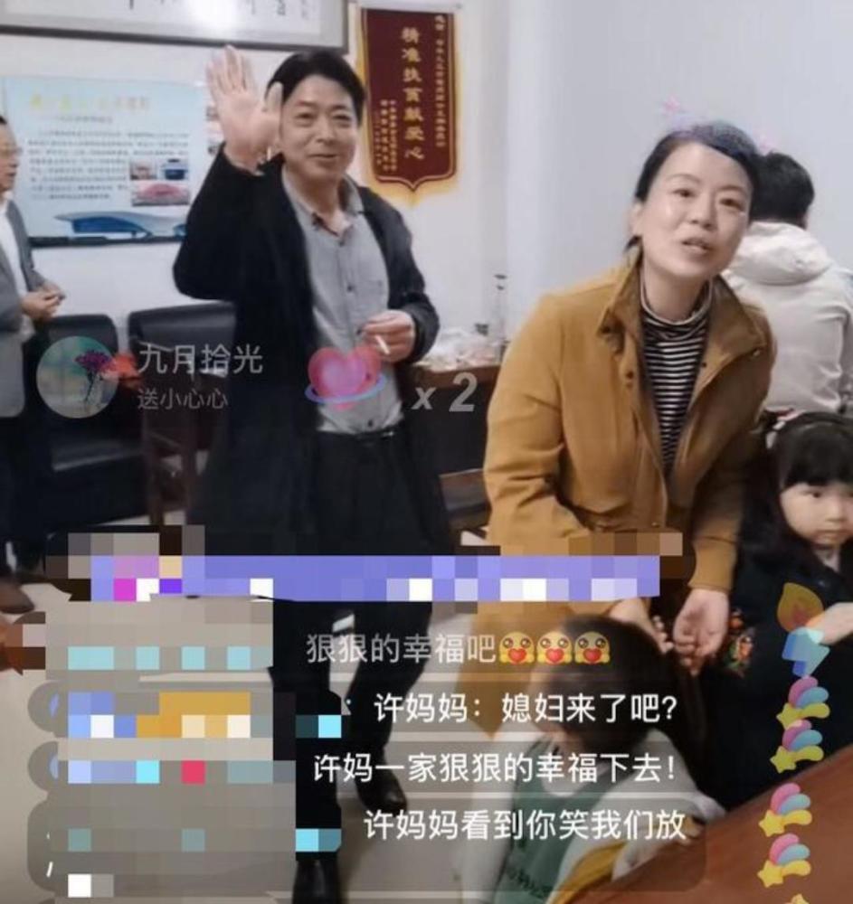 郭威妻子最新直播回江西,许妈露出幸福笑容,网友:你笑我放心了_腾讯