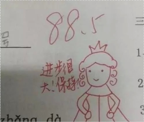 小学生试卷突然走红,班主任评语太暖,校长 去帮美术老师代代课