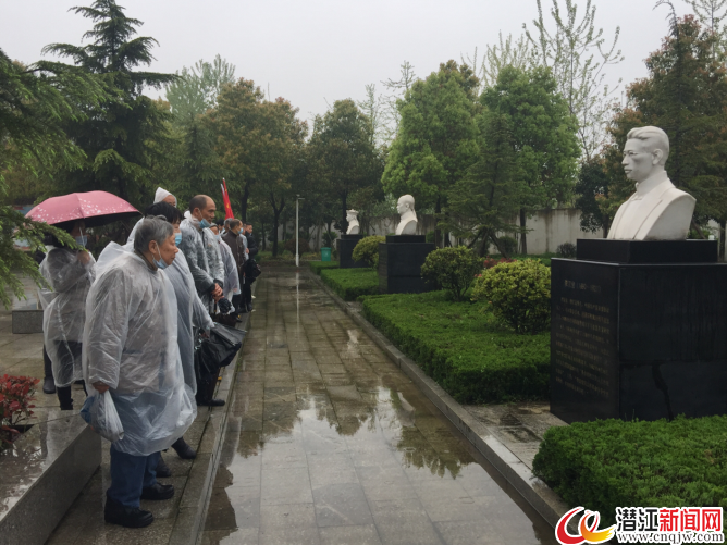 关注|清明祭英烈!潜江各界向革命烈士敬献鲜花