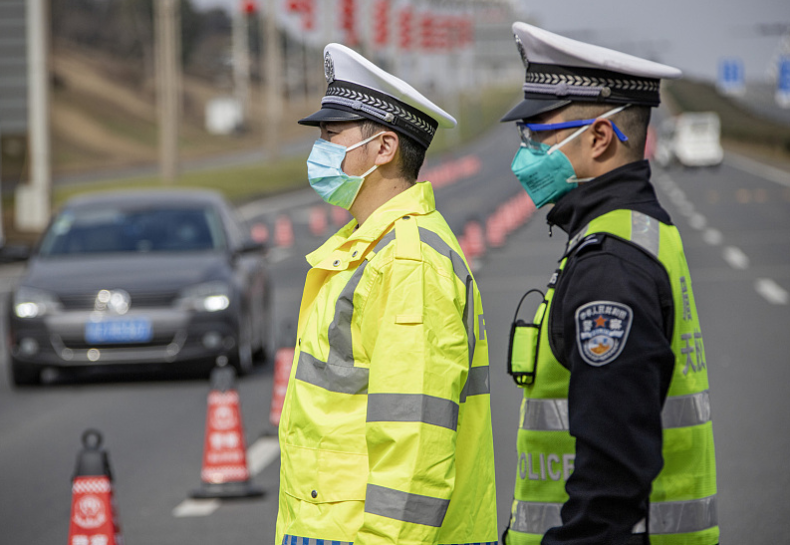 有一种差距叫"辅警"和"协警",同穿公安制服,待遇却截然不同