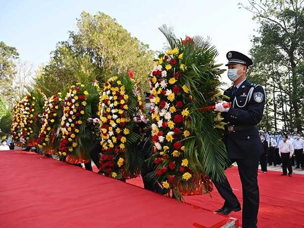 临沧市举行2021年清明节英烈祭奠活动