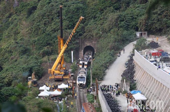 据台湾中时新闻网消息,台铁从日本引进的"太鲁阁号"408次列车2日上午