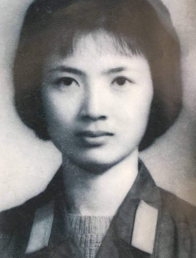 她是林立果的未婚妻美若天仙多才多艺如今远嫁异国过得很幸福
