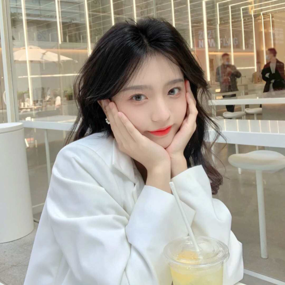 女生头像/放松点生活,你没那么多观众