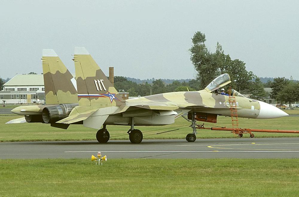 苏-37战斗机原型机