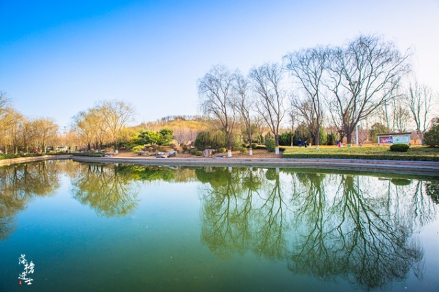 石家庄有一座垃圾地基上建造的公园,风景秀美,是踏青的好去处