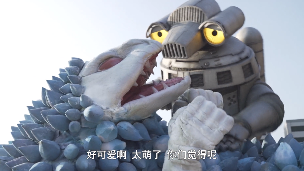 《赛文加格斗》上演怪兽活捉计划,先咬手后咬眼,最后喷一身泡沫