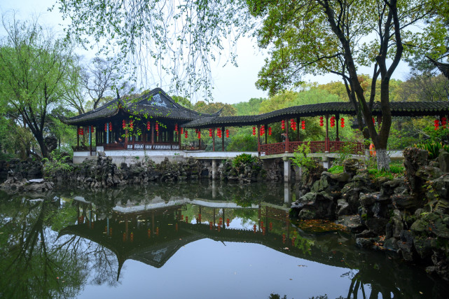苏州唯一依山傍水的园林,藏在东山岛太湖之滨,知道的游客不多