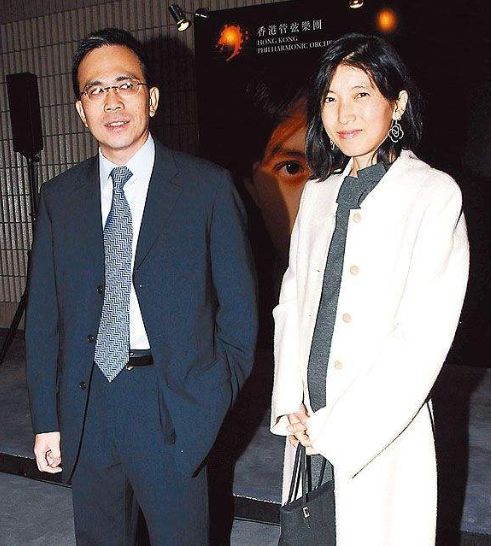 李泽钜与王俪桥却从未传出绯闻,堪称豪门典范.