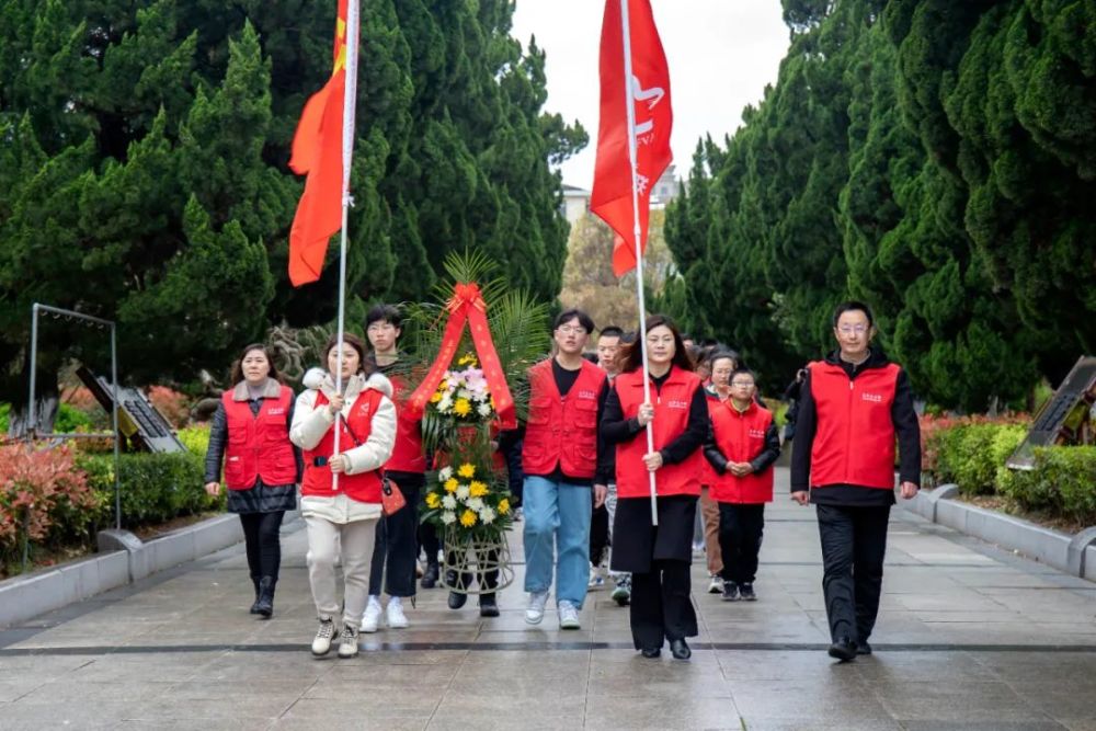 清明节,大丰这群人走进烈士陵园