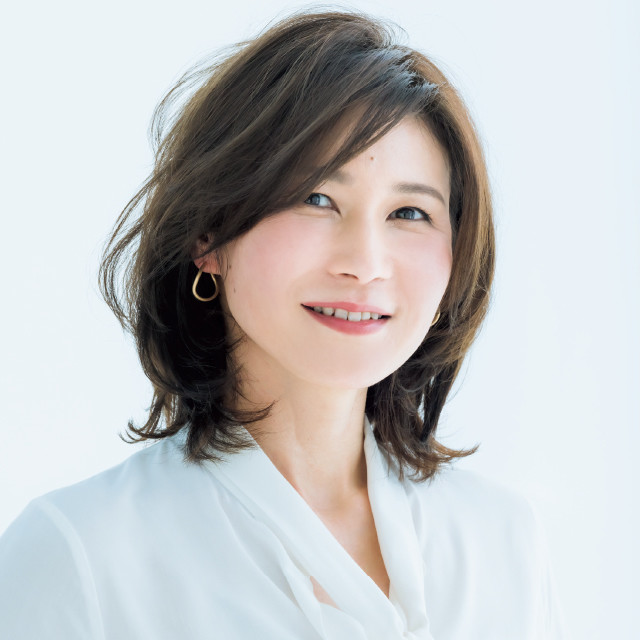 40岁女人发型太短,难驾驭?瞧,这9款"妈妈卷",显年轻很