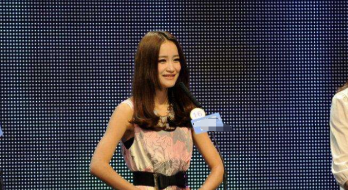 《非诚勿扰》的"最美女观众",被导演看中后力捧,如今她怎样了