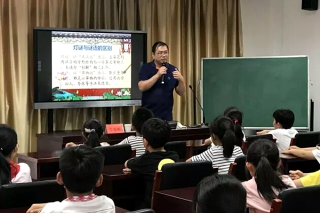2015年开始先后在常熟市徐市中心小学,董浜中学从事灯谜教学