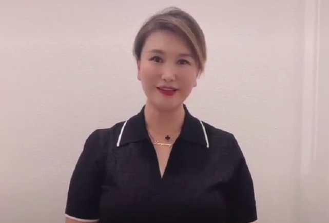 丈夫去世之后,王茜一直一个人带着女儿.