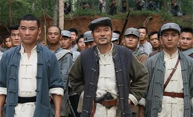 他是铁道游击队的元老,甲级战斗英雄,抗战胜利后为何叛变投敌?