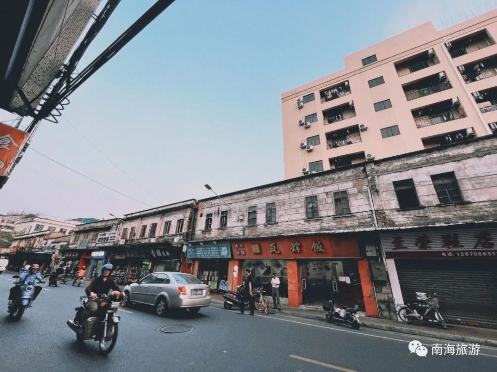 蜿蜒弯曲的盐步直街 是当年佛山通广州的唯一之路 旧时的直街相当于