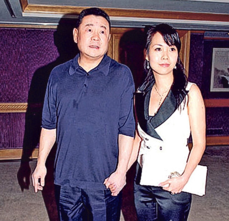 刘銮雄分给甘比700亿分给原配子女200亿吕丽君却被扫地出门