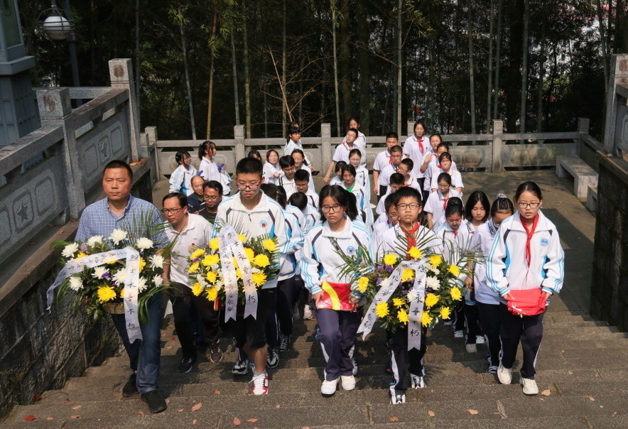 【景宁】春雨润红心,城北中学开展祭英烈扫墓活动