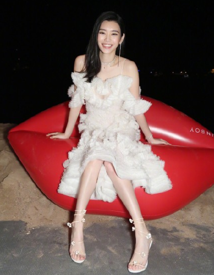 这双凉鞋真的很美,怪不得这么多明星都选中它
