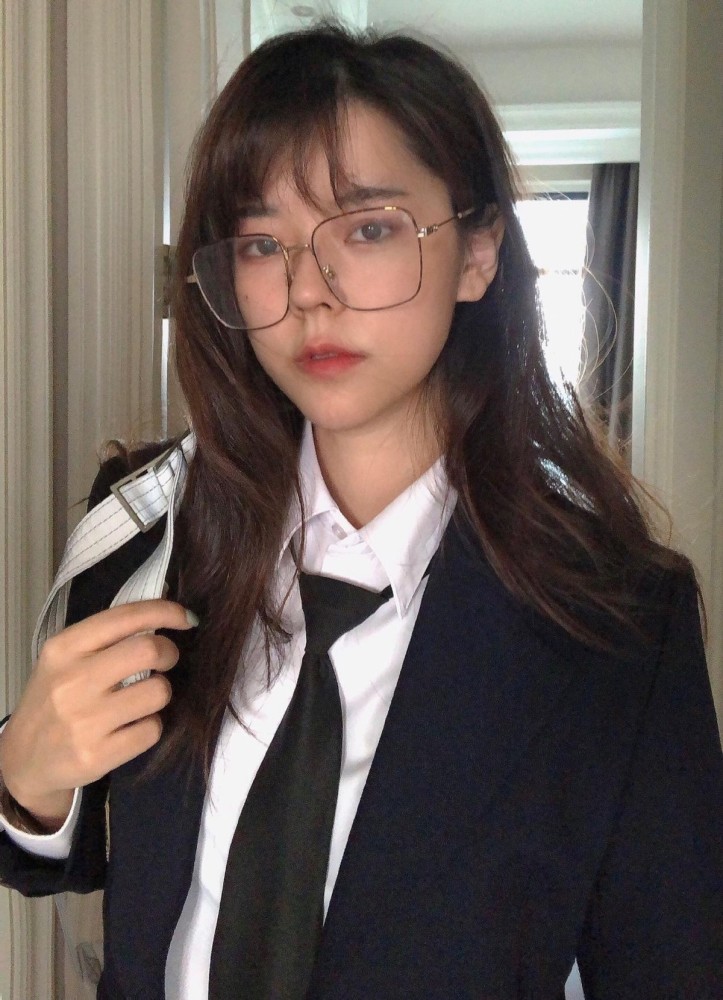 林晚晚真实身份曝光?同公司草莓朵朵友情客串,难怪不敢露全脸!