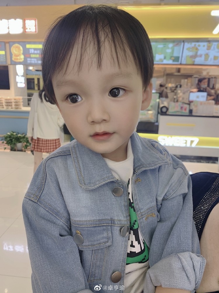 杨幂替身被曝已嫁入豪门,身材颜值依旧在线,3岁儿子超