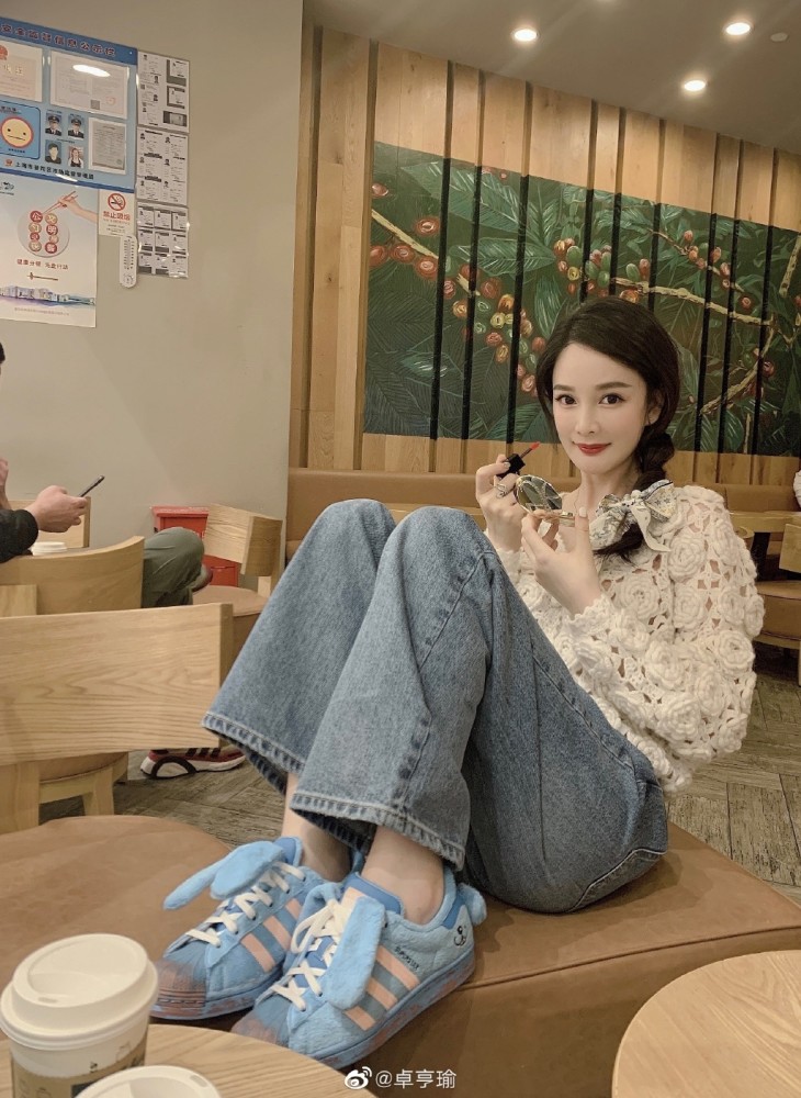 杨幂替身被曝已嫁入豪门,身材颜值依旧在线,3岁儿子超