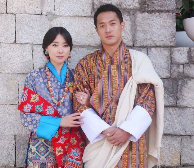不丹老国王娶4个姐妹,生5个公主,被雪域高原滋养个个凤眼迷人