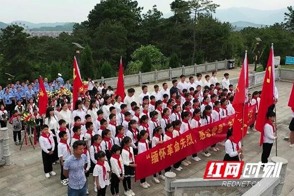 江华:为人小学传承中央"一号机密"守护者精神