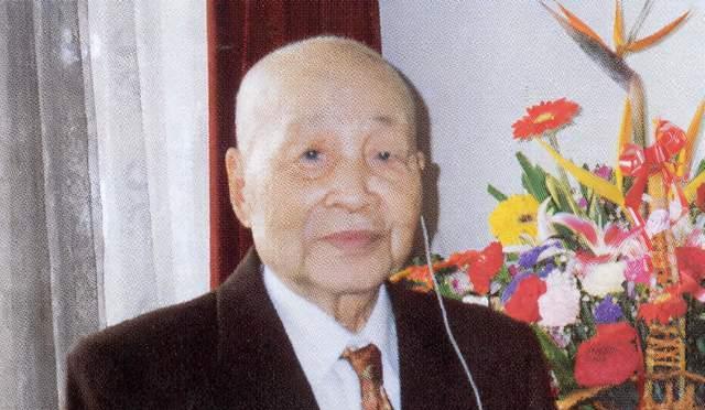可即便是学生和老师要挤在山洞里上课,即便是松本米子要靠典当外祖母