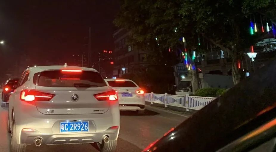 返程高峰来了!今晚梧州出现大量"粤"字车牌,多条高速缓行数公里.