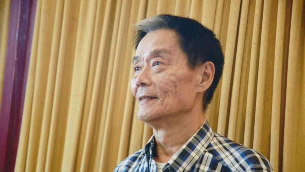 学满师后,他做了龙虎武师,在武术导演徐二牛班底帮手,后来再帮唐佳