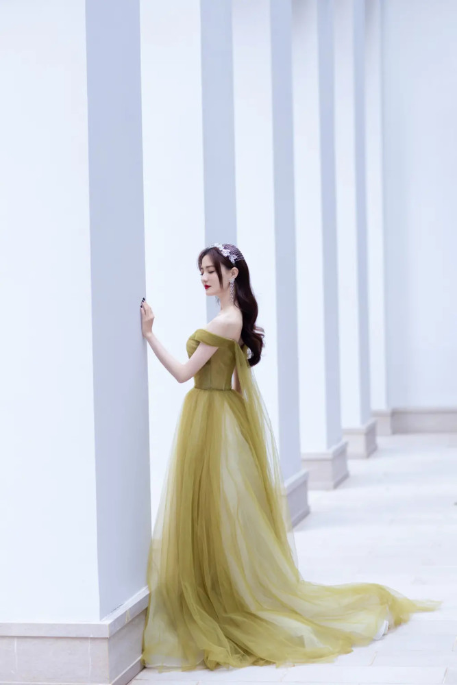 徐璐美丽大方气质高雅的女星
