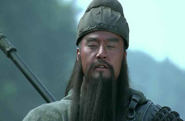 任何关羽的雕像,为何眼睛都是闭着的?老木匠:没人敢让