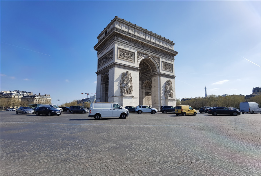 法国巴黎凯旋门开放 蓝天下雄伟壮观