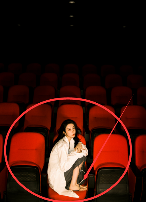 赵小棠首次光脚拍写真,脚型宛如一轮明月,女孩看完都羡慕了