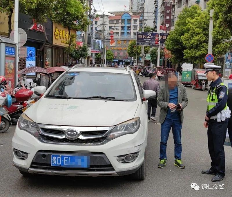 针对清明节交通流量特点,思南交警大队优化警力部署,科学安排警力,对