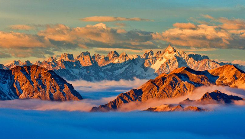 四川有一座高山,不仅是360°观景台,还能近距离接触云海!