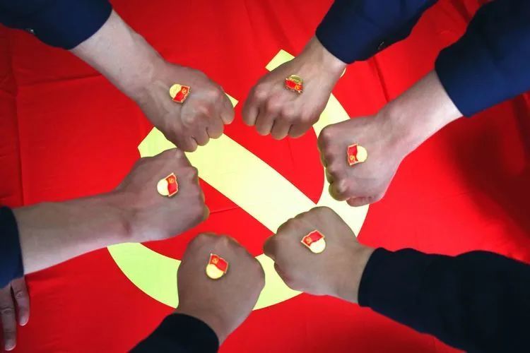 我与党旗有个合影 对党说句心里话