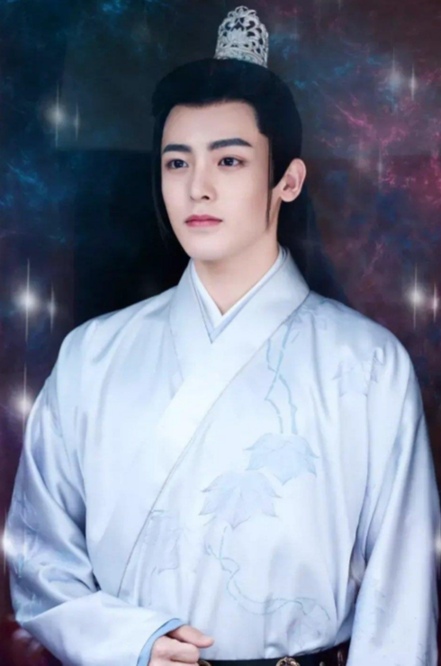 男明星白衣古装:王俊凯俊朗,罗云熙惊艳,我却没躲过清冷的他