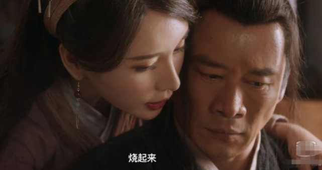 丁海峰的妻子唐歌多才多艺,而且是他的初恋,是一名幼师,两人初识时